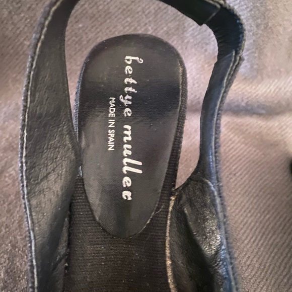 Bettye Muller Black Linen Slingback Wedge - Picture 3 of 10